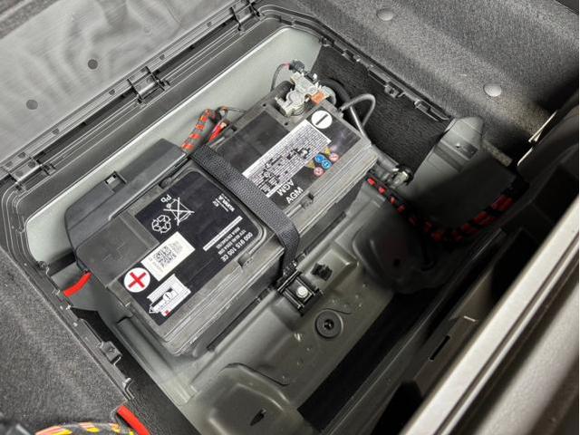 ポルシェ マカン ターボ PDK 4WD 車検 点検 バッテリー交換 柏市 松戸市 流山市 