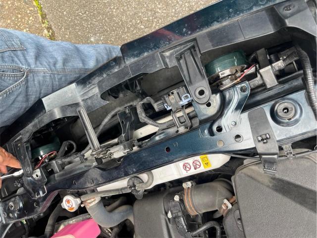 トヨタ 80系 ヴォクシー ハイブリッドX VOXY ホーン交換 