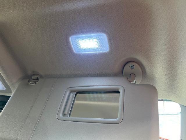 トヨタ 80系 ヴォクシー ハイブリッドX VOXY ルームライト交換 LEDライト