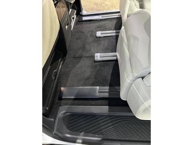 レクサス　他 レクサス　内装品取付 LM500h　マット