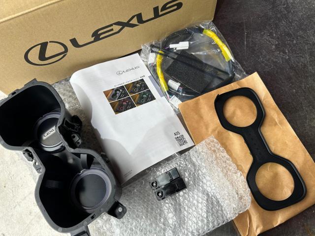 レクサス　他 レクサス　内装品取付　LM500ｈ　カップホルダーイルミネーション　PPT