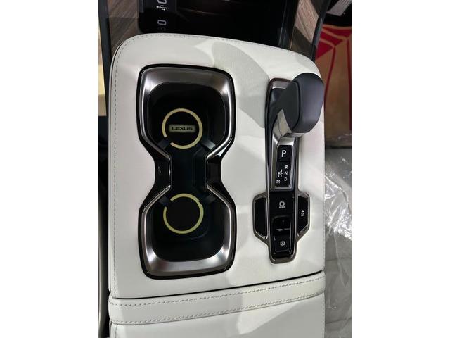 レクサス　他 レクサス　内装品取付　LM500ｈ　カップホルダーイルミネーション　PPT