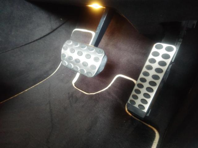 メルセデス・ベンツ　ゲレンデヴァーゲン　アクセルスペーサー取付　バッテリー交換