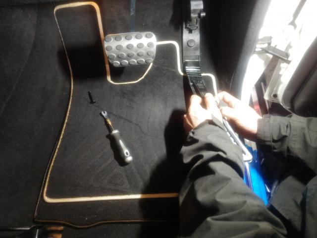 メルセデス・ベンツ　ゲレンデヴァーゲン　アクセルスペーサー取付　バッテリー交換