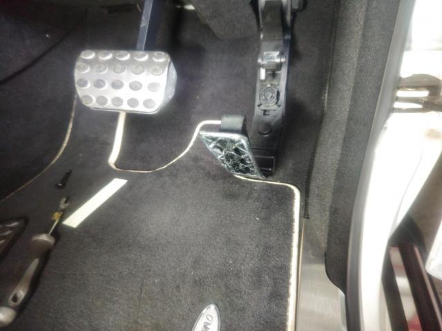 メルセデス・ベンツ　ゲレンデヴァーゲン　アクセルスペーサー取付　バッテリー交換