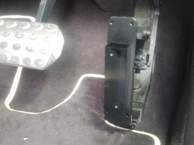 メルセデス・ベンツ　ゲレンデヴァーゲン　アクセルスペーサー取付　バッテリー交換