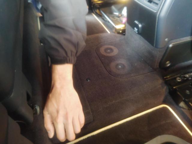 メルセデス・ベンツ　ゲレンデヴァーゲン　アクセルスペーサー取付　バッテリー交換