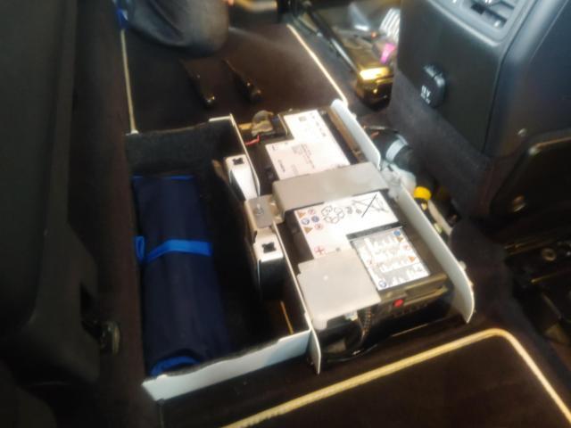 メルセデス・ベンツ　ゲレンデヴァーゲン　アクセルスペーサー取付　バッテリー交換