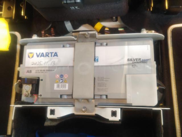 メルセデス・ベンツ　ゲレンデヴァーゲン　アクセルスペーサー取付　バッテリー交換