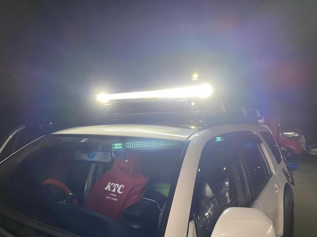 トヨタ　ハイラックスサーフ　ホイール履き替え　作業灯　ワーキングライト　取り付け　持ち込み　持ち込み大歓迎
