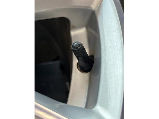 ボルボ　Ｖ４０　ホイール・タイヤ交換　エアバルブ交換　エア漏れ　パンク修理