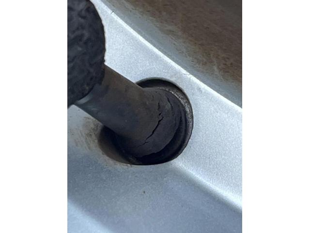 ボルボ　Ｖ４０　ホイール・タイヤ交換　エアバルブ交換　エア漏れ　パンク修理