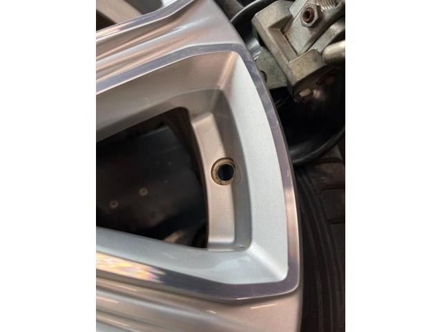 ボルボ　Ｖ４０　ホイール・タイヤ交換　エアバルブ交換　エア漏れ　パンク修理