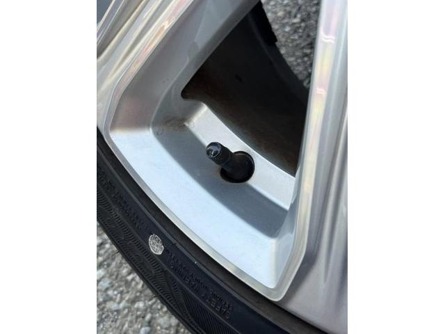 ボルボ　Ｖ４０　ホイール・タイヤ交換　エアバルブ交換　エア漏れ　パンク修理