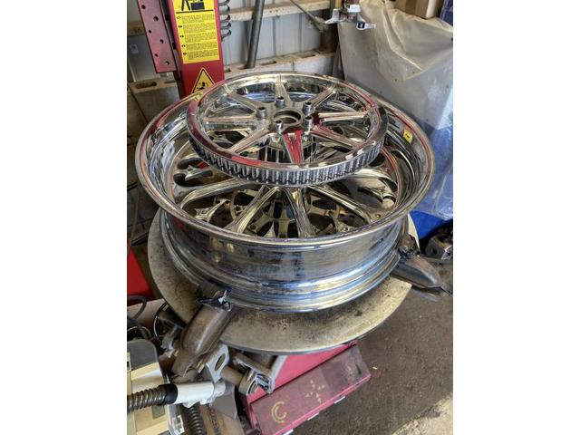 ハーレーダビッドソン　ホイール・タイヤ交換　リアタイヤ交換　サマータイヤ　交換　お持ち込み　持ち込み大歓迎