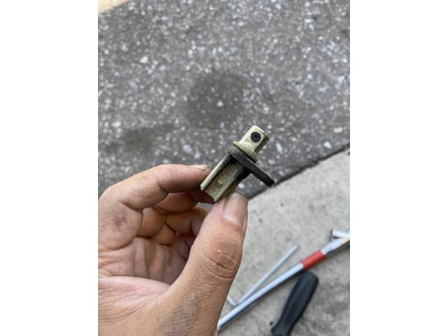 ボルボ V40 メンテナンス・日常点検 スピードセンサー交換 ABSセンサー交換 お持ち込み 持ち込み大歓迎