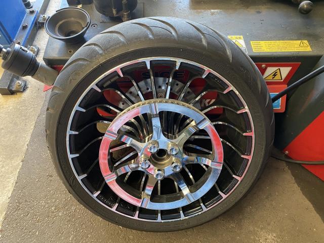 ハーレーダビッドソン ブレイクアウト バイク ハーレー タイヤ交換 リアタイヤ タイヤ注文 持ち込み大歓迎