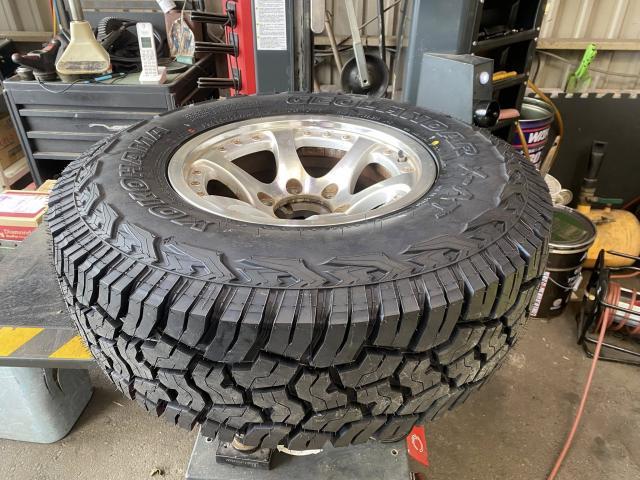 トヨタ　ハイラックスサーフ　ホイール・タイヤ交換　サマータイヤ　交換　お持ち込み　持ち込み大歓迎