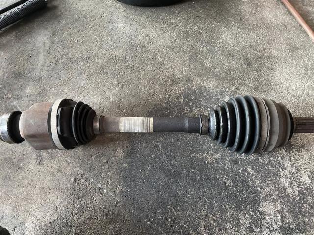 プジョー　３０８　メンテナンス・日常点検　ドライブシャフトブーツ交換　ドラシャブーツ交換　お持ち込み持ち込み大歓迎