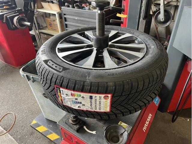 トヨタ　ＳＡＩ　ホイール・タイヤ交換　オールシーズンタイヤ　交換　お持ち込み　持ち込み大歓迎
