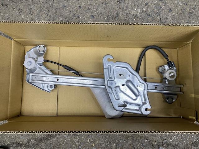 マツダ　ロードスター　電装系修理　ウインドウレギュレーター交換　レギュレーター交換　ウインドウ　レギュレーター