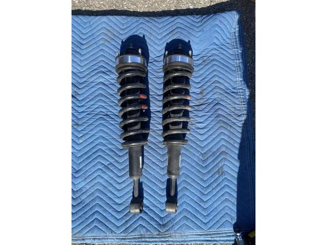 トヨタ　ランドクルーザープラド　外装品・エアロパーツ取付　アップスペーサー　アップサス　アップスペーサー取付　お持ち込み　持ち込み大歓迎