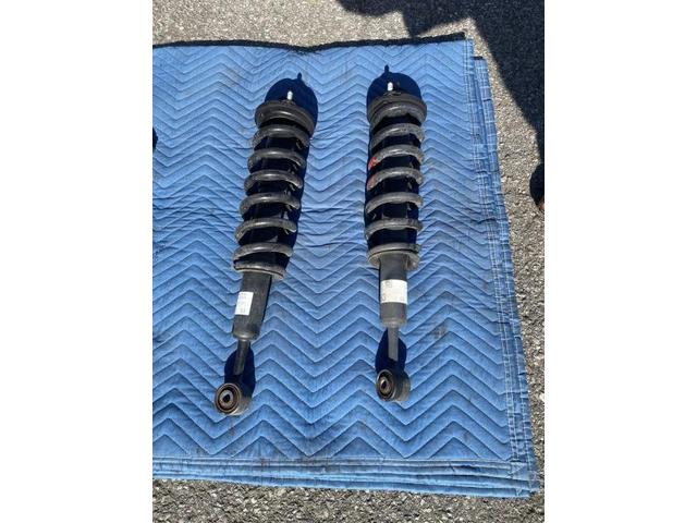 トヨタ　ランドクルーザープラド　外装品・エアロパーツ取付　アップスペーサー　アップサス　アップスペーサー取付　お持ち込み　持ち込み大歓迎