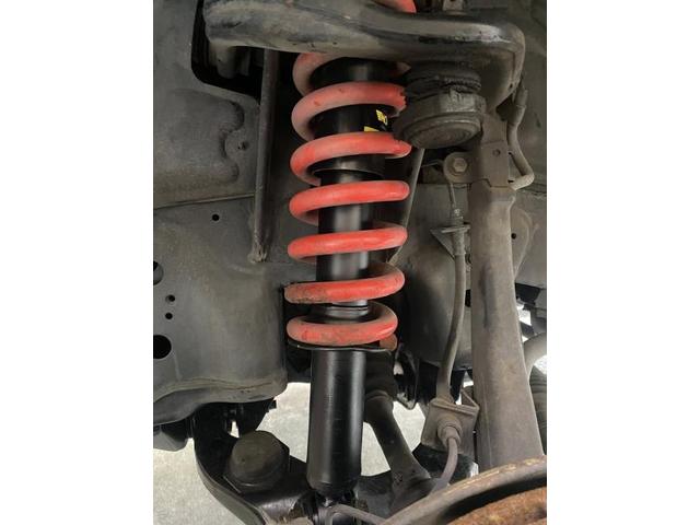 トヨタ　ハイラックスサーフ　外装品・エアロパーツ取付　ショック交換　ショックアブソーバー交換　取付　お持ち込み　持ち込み大歓迎