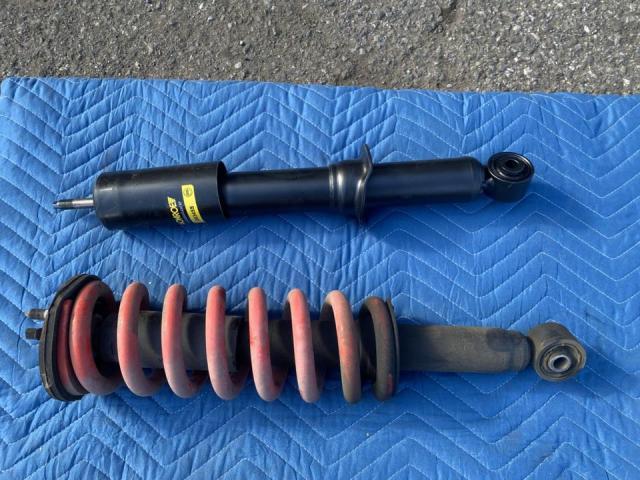 トヨタ　ハイラックスサーフ　外装品・エアロパーツ取付　ショック交換　ショックアブソーバー交換　取付　お持ち込み　持ち込み大歓迎