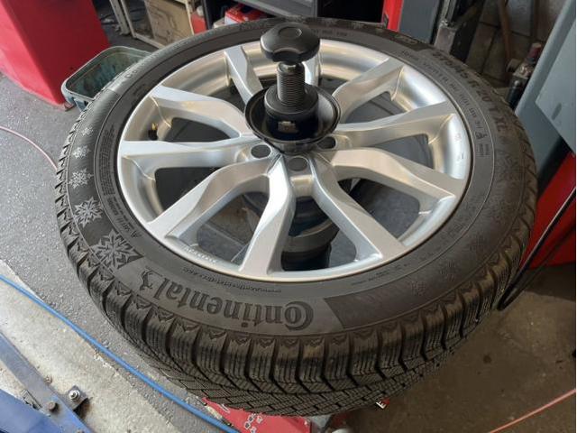 アウディ　Ｑ７　ホイール・タイヤ交換　スタッドレスタイヤ　スタッドレス　交換　組込み　ホイール履き替え　お持ち込み　持ち込み大歓迎
