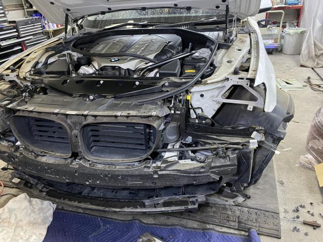 BMW 750Li F02 ヘッドライトバルブ交換 フォグランプ球 バック BMW 750Li F02 ヘッドライトバルブ交換 フォグランプ球 バック