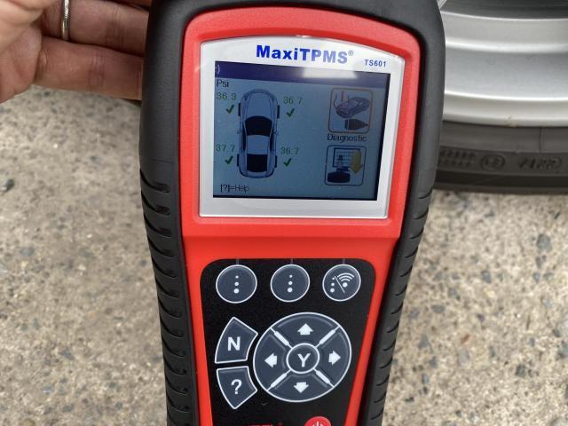 ポルシェ 970 パナメーラ タイヤ交換 タイヤ空気圧センサー クローン