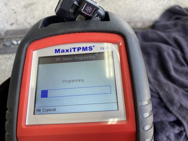 ポルシェ 718ケイマン 982 TPMSセンサー取り付け タイヤ空気圧 ポルシェ 718ケイマン 982 TPMSセンサー取り付け タイヤ空気圧