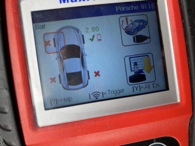 ポルシェ 911ターボ 997 並行車 TPMSセンサー交換 空気圧センサー 空気圧表示されない 社外センサー　プログラミング　新規作製　複製　車検　修理　整備　コンピューター診断　八千代市