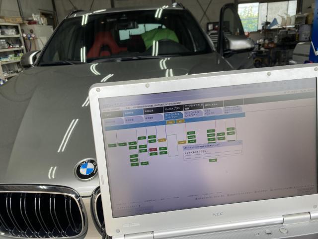 BMW X5M F85  エアコン不調 ナビ不調 iDriveタイムラグ ラジエーターファン勝手に回転 SOSコール異常 怪奇現象 エラー多数 CAN通信エラー  TCBコントールユニット故障　故障診断　修理　整備　コンピューター診断