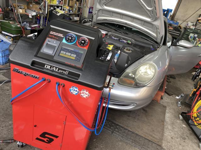 ポルシェ 911 996　エアコンフラップ　対策作業　スポンジ対策　温度調整不良　対策プレート　クーラーガスクリーニング　ガス再生　Snap-on DualPro2　故障修理　整備　診断　