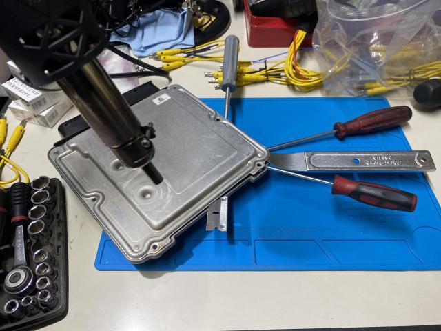 ポルシェ カイエン 958　エンジンECU水没故障 DME水没　通信不能　DME修理 交換　中古DMEクローン　BOSCH MED17.1.6　ECU修理　クローン　コンピューター診断　八千代市