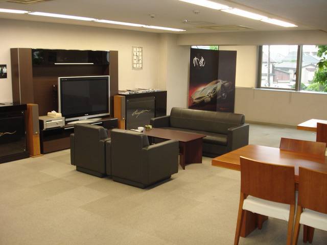 （株）光岡自動車　東京ショールーム5