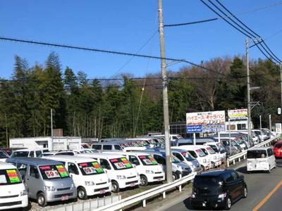 豊富な在庫の展示場