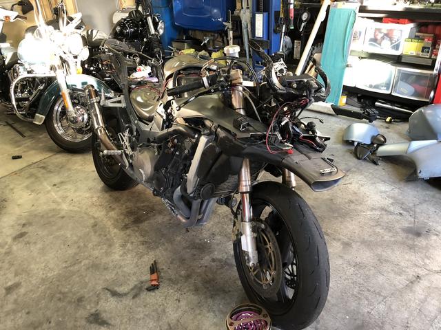 カワサキ ZX-12R オールペイント準備|グーネットピット カワサキ ZX-12R オールペイント準備|グーネットピット