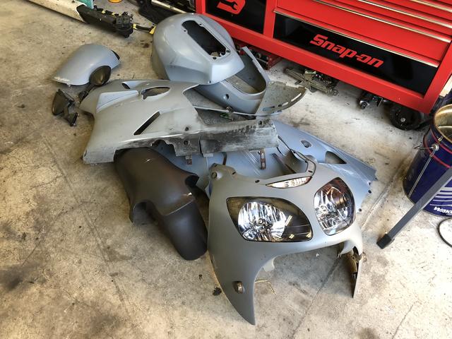 カワサキ ZX-12R オールペイント準備|グーネットピット カワサキ ZX-12R オールペイント準備|グーネットピット
