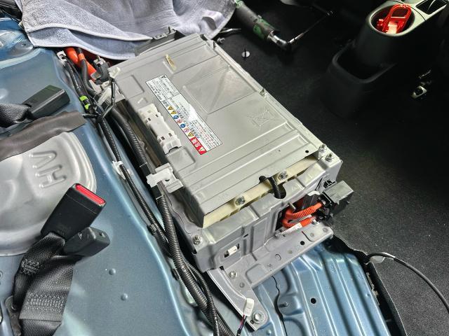 トヨタ NHP10 アクア ハイブリッドバッテリー交換
