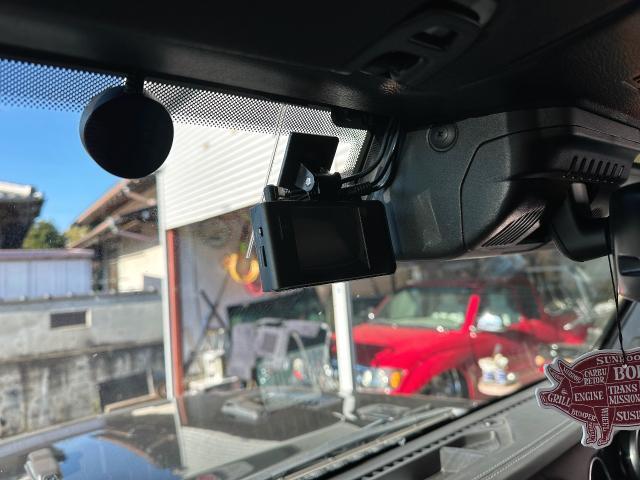 ジープ JL ラングラー アンリミテッド サハラ 前後ドライブレコーダー取り付け