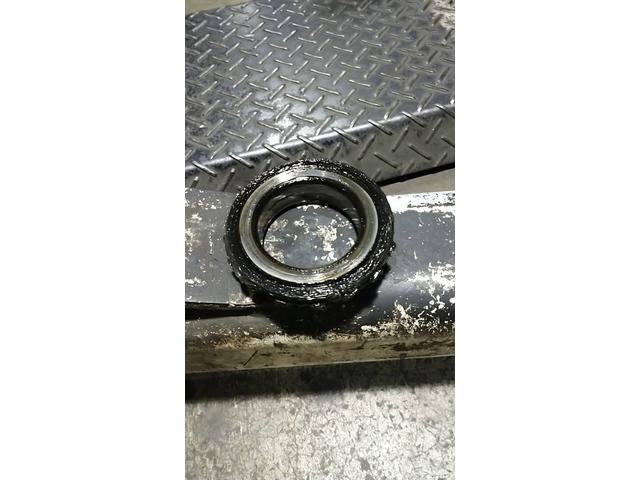 FE71系　トラック　リヤハブベアリングインナー　アウター　フロントディスクパット交換　ステアリングタイロット交換　エヤコンきかず　高圧パイプ交換　エバポレータ交換　藤沢市