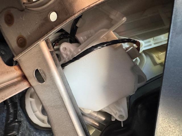 日産　GFC27セレナ　エアコン吹き出し口が切換え出来ない 修理