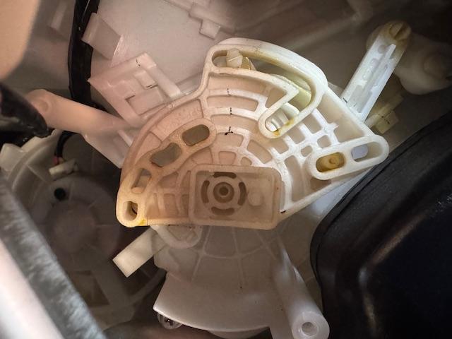 日産　GFC27セレナ　エアコン吹き出し口が切換え出来ない 修理