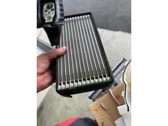 日産　27セレナ　リヤエバポレータ漏れ エアコン修理