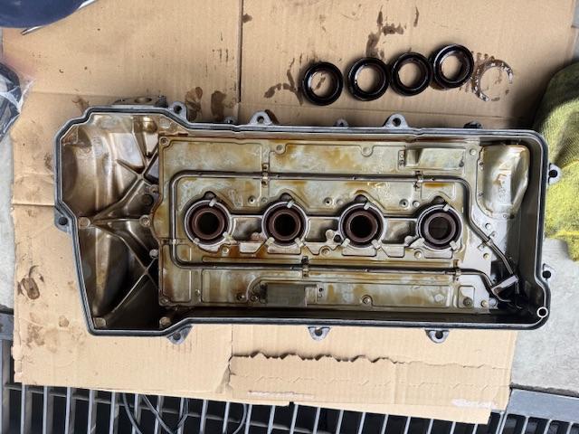 トヨタ　ZZE123アレックス　エンジンタペットカバーガスケット交換