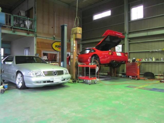 ２柱リフト２基完備。