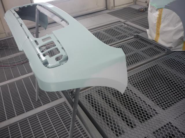 スズキ　アルトラパン　フロントバンパー、リアバンパー修理　右前方側面板金塗装修理